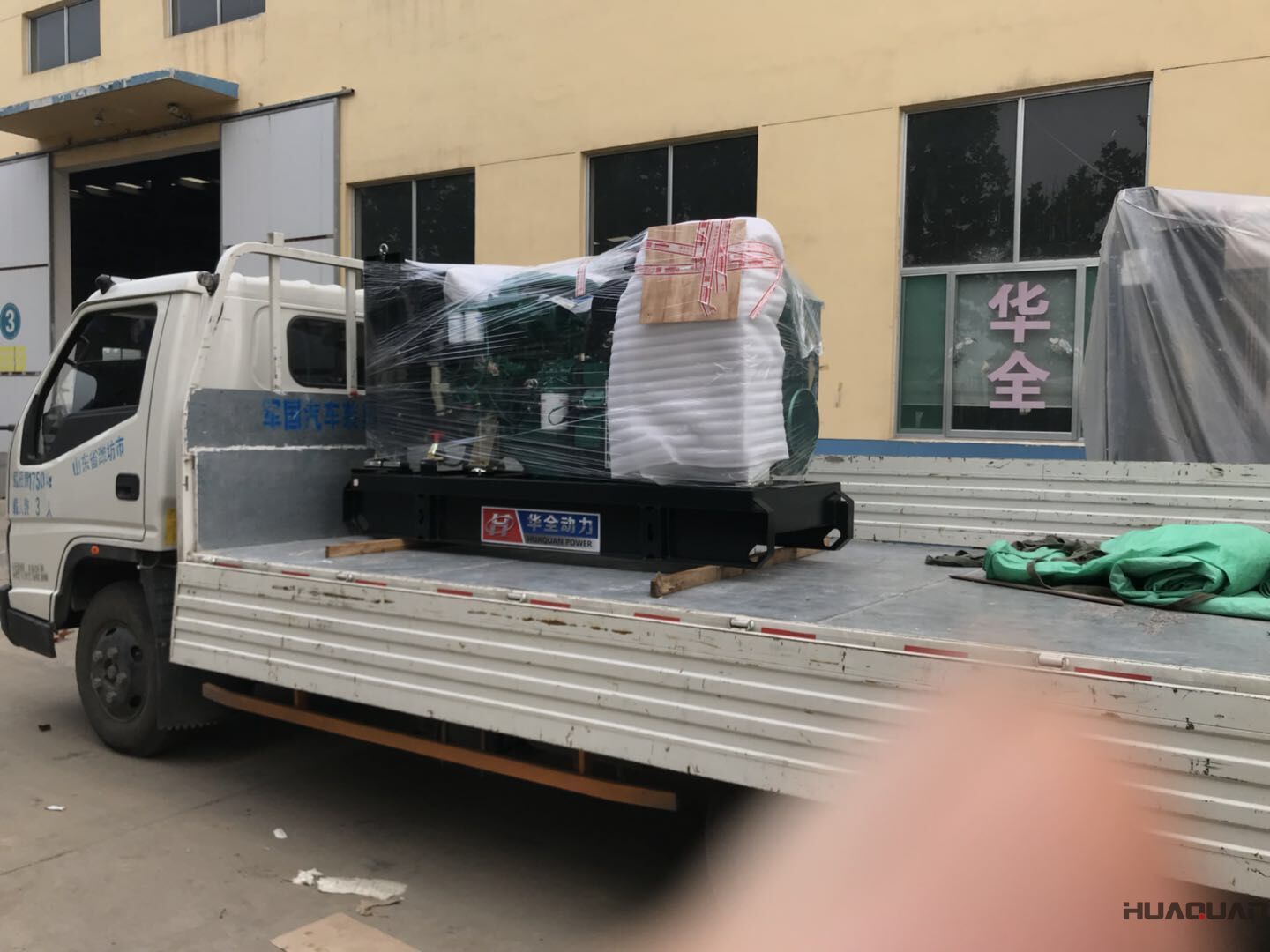 7月27號(hào)一臺(tái)30kw標(biāo)配型柴油發(fā)電機(jī)組發(fā)往江蘇