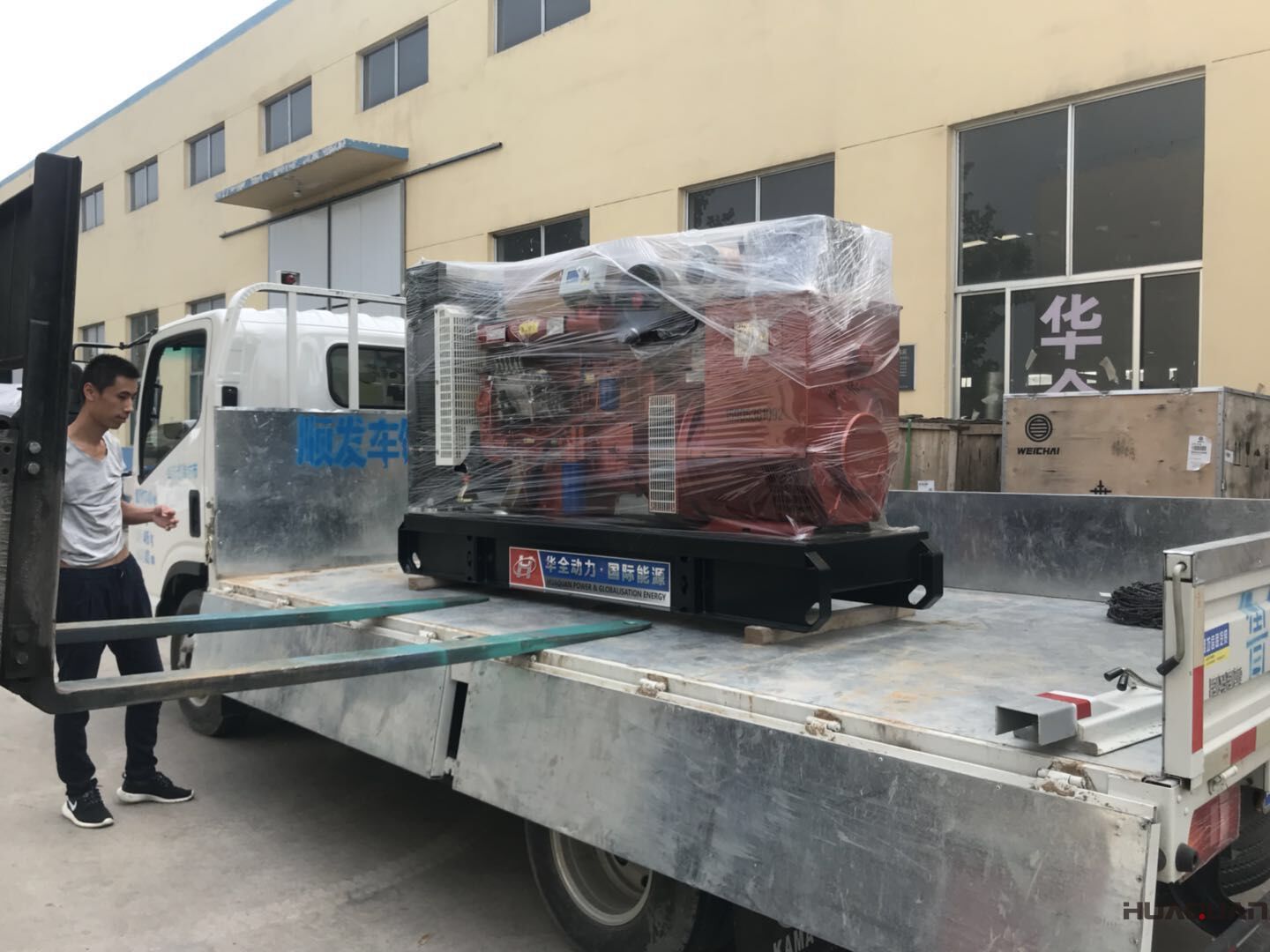 一臺100kw標配型柴油發電機組于7月31號發往安徽