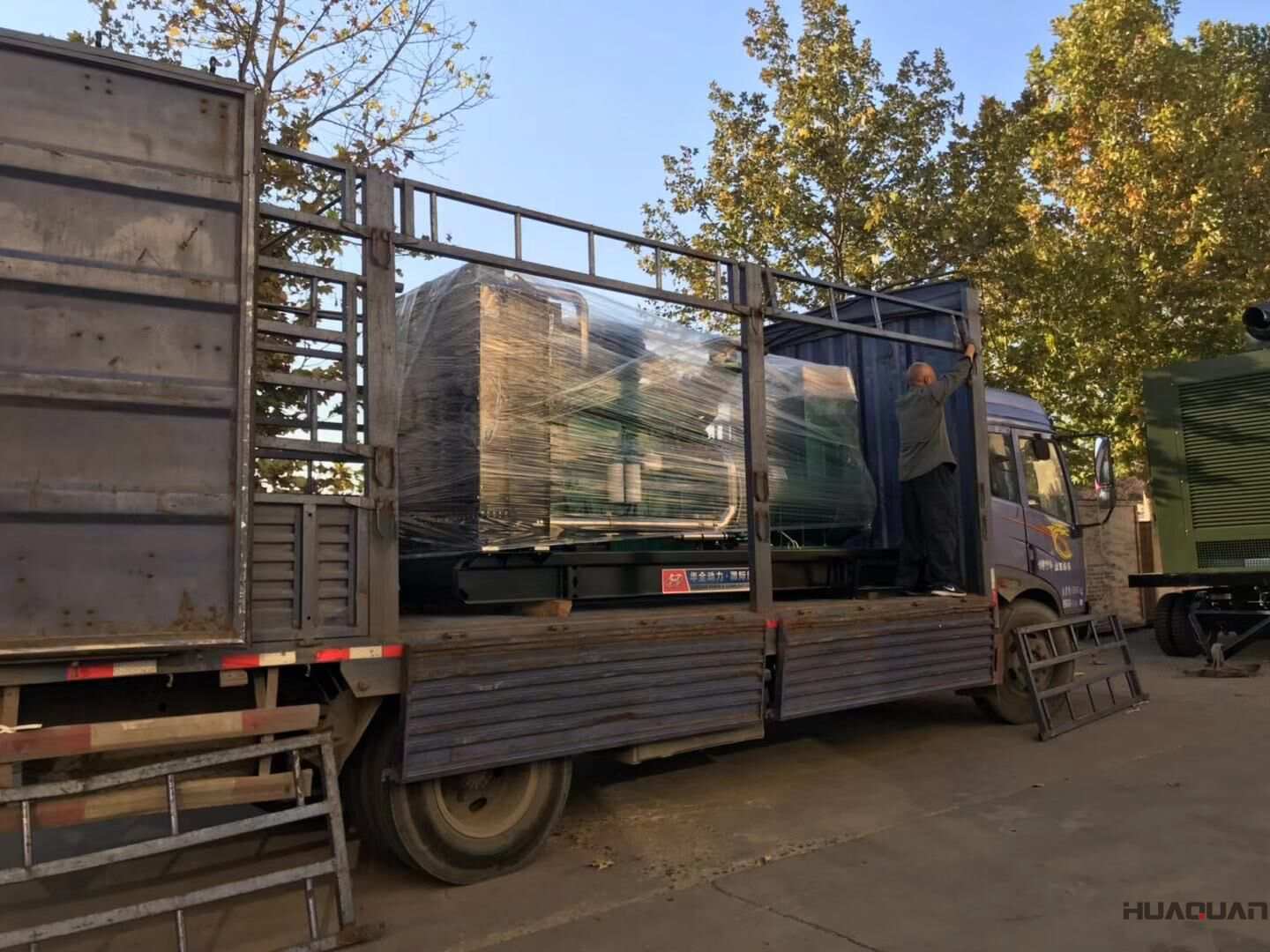 10月18日，一臺650kw自動化柴油發電機組從華全動力順利發往黑龍江