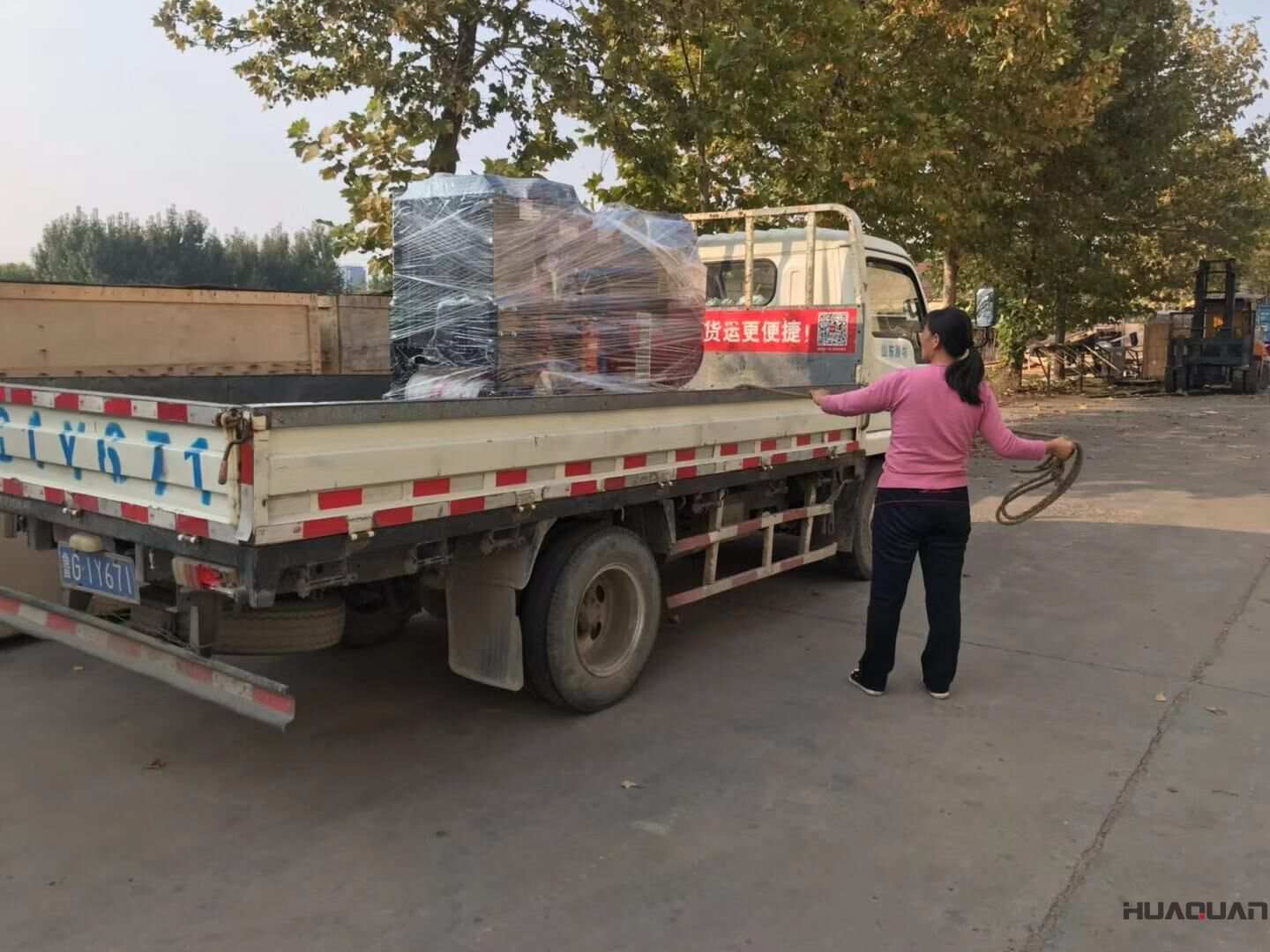 一臺(tái)50kw標(biāo)配柴油發(fā)電機(jī)組于10月21日順利從華全動(dòng)力發(fā)往山東菏澤