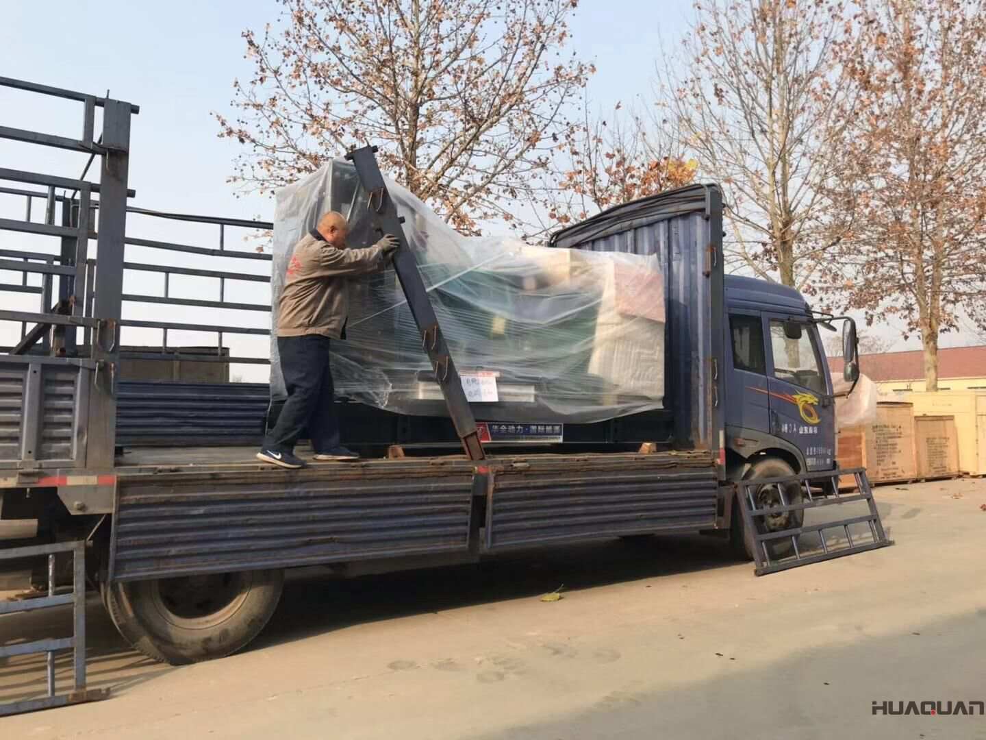 11月24日，一臺400kw立柜四保護柴油發電機組從華全動力順利發往遼寧省