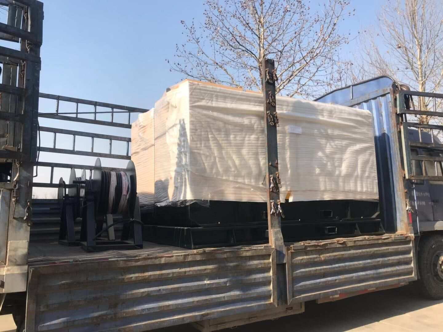 華全動力一臺30kw靜音箱柴油發(fā)電機組于12月22日順利發(fā)往山東省