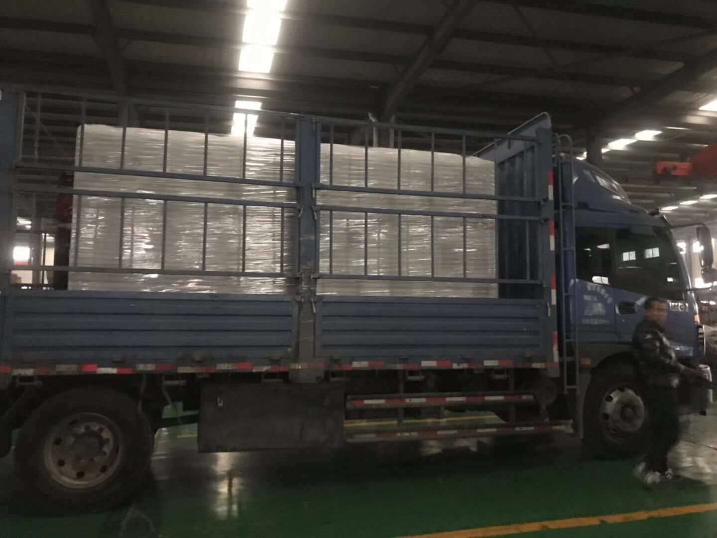 華全動力一臺300kw靜音箱柴油發(fā)電機(jī)組于1月4日順利發(fā)往海南省